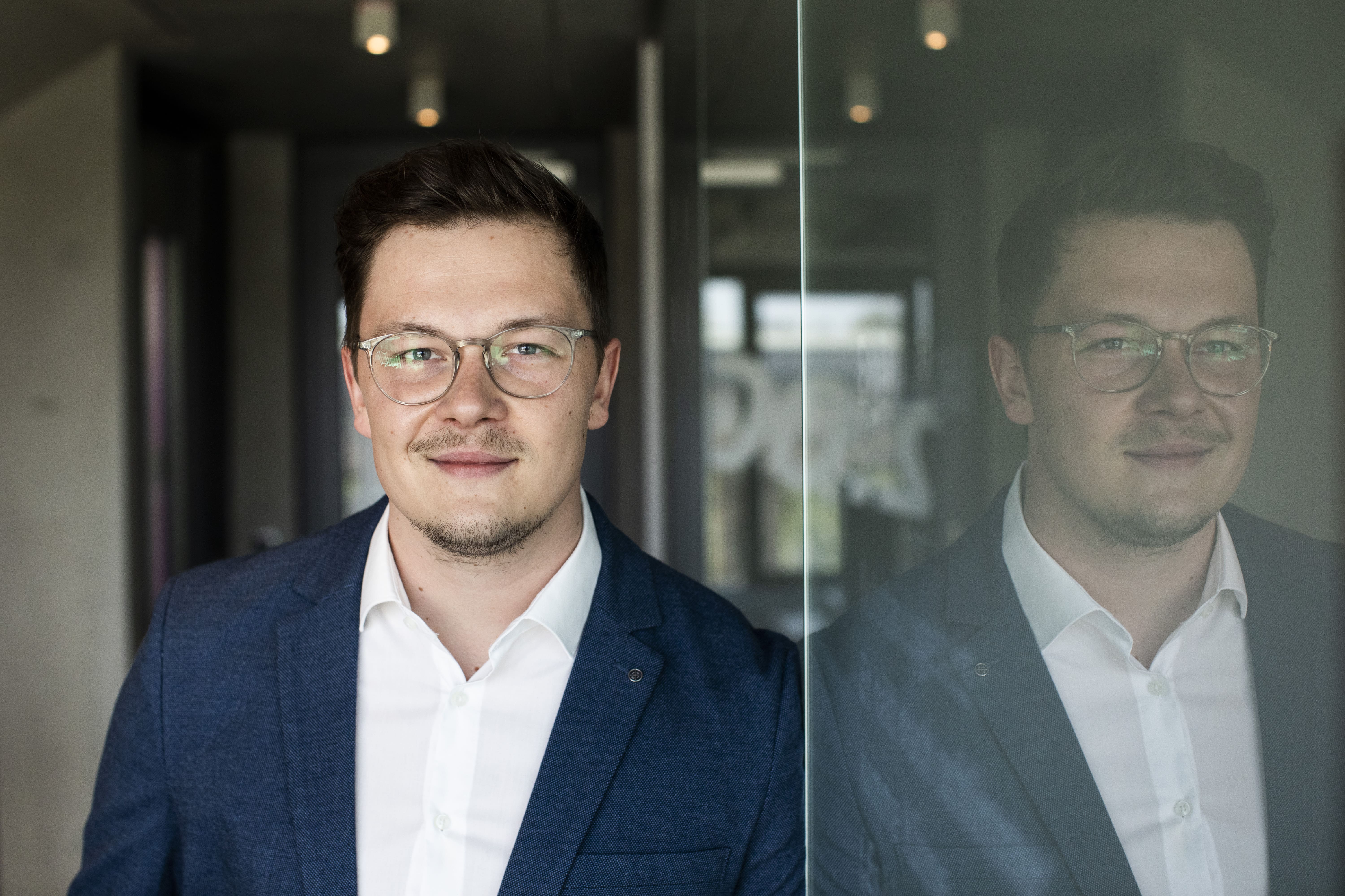 fabian stuertz 2021.04.27 - inteligy - mitarbeiter 0691-c-min